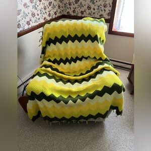 Vintage Handmade Crocheted 70s  Ripple Zig Zag Yellow & Green Throw Afghan 88x47